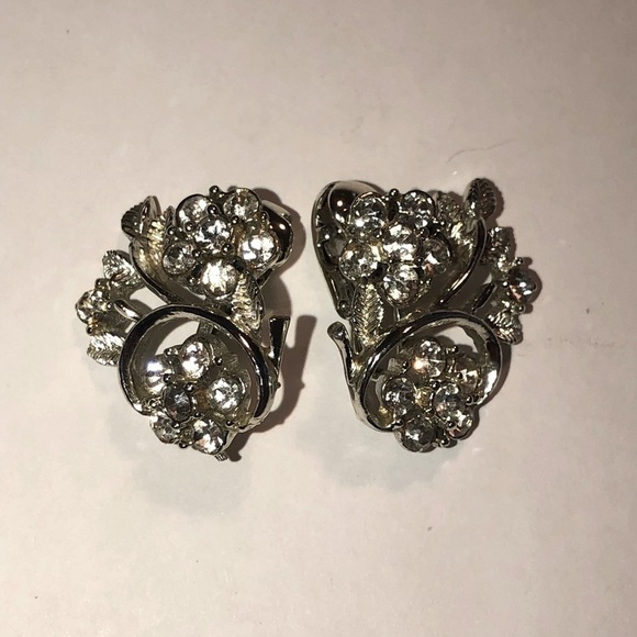 VTG Coro Rhinestone Flower Floral Clip On Earrings 1” - Picture 2 of 6